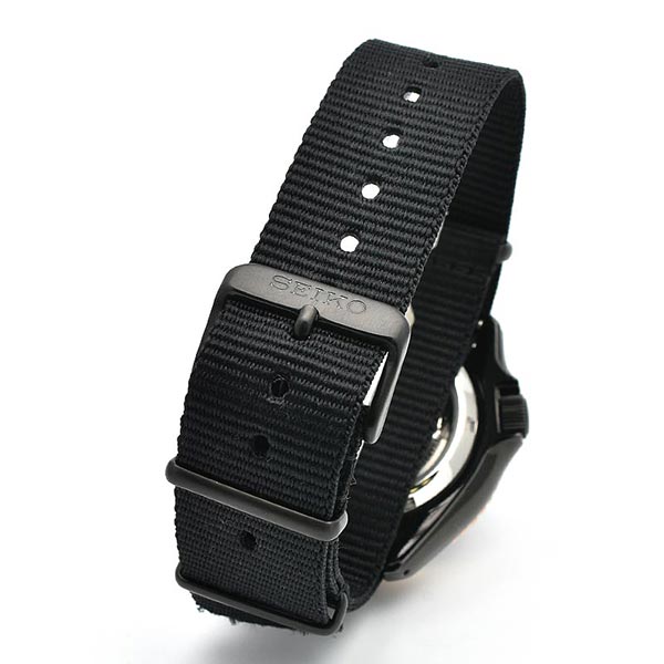 Seiko 5 Sports Automatic herenhorloge met blauwe wijzerplaat en zwarte NATO-band - SBSA098