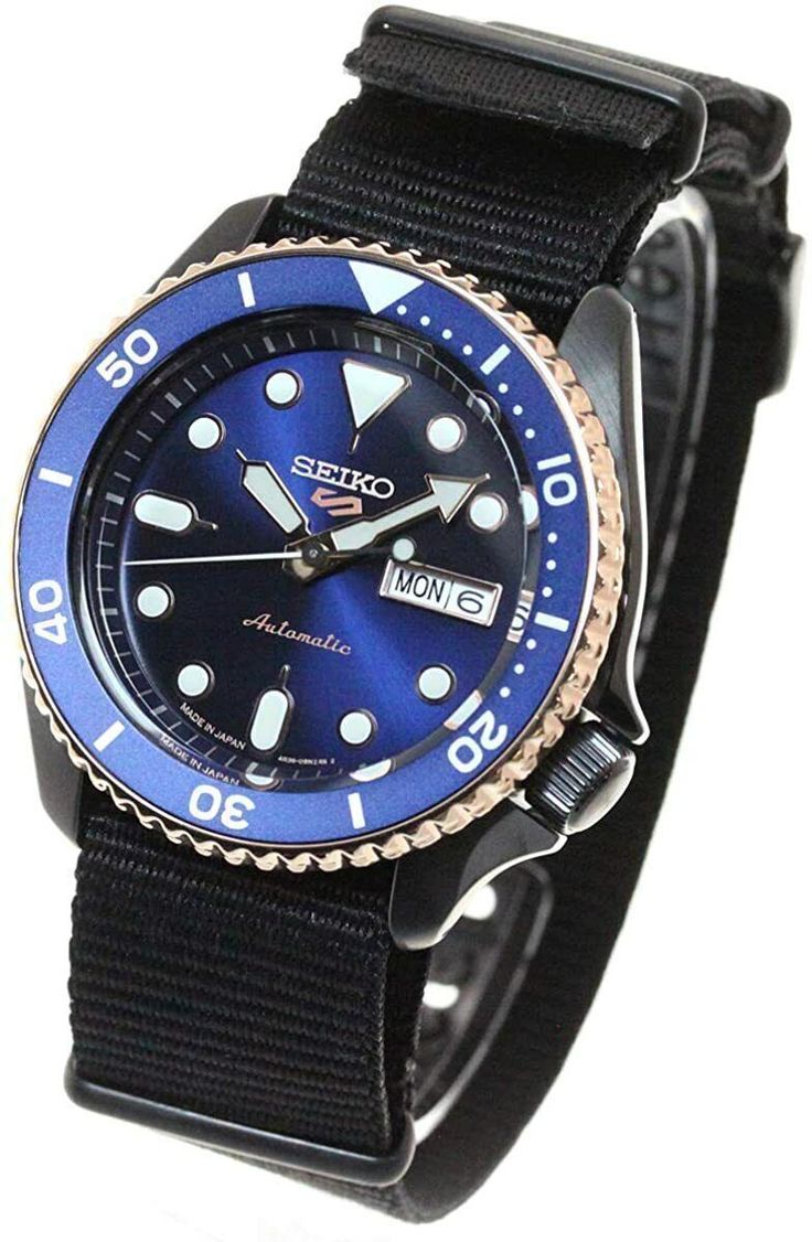 Seiko 5 Sports Automatic herenhorloge met blauwe wijzerplaat en zwarte NATO-band - SBSA098