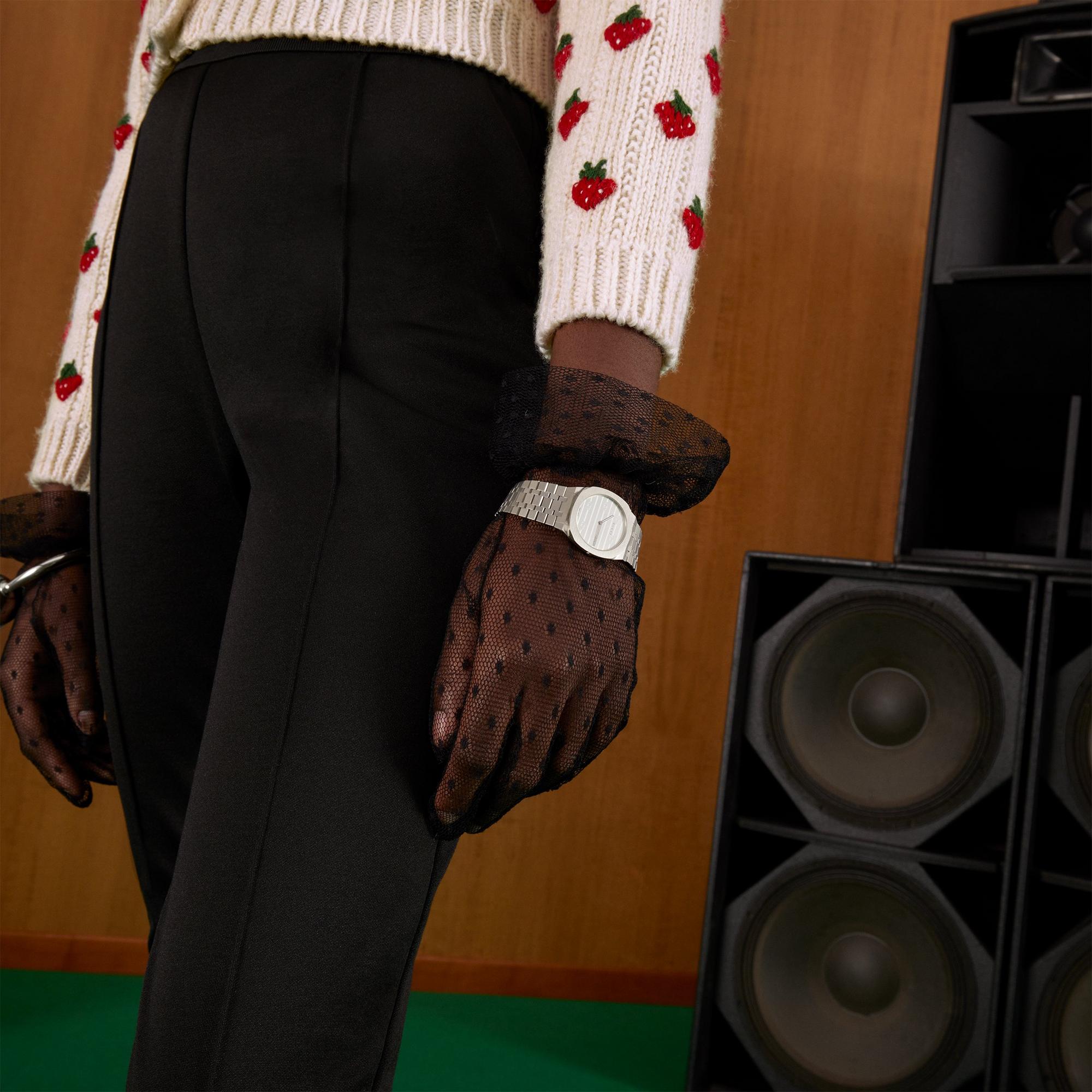 Sleek And Sophisticated Gucci 25H Silver Ladies' Watch - YA163501