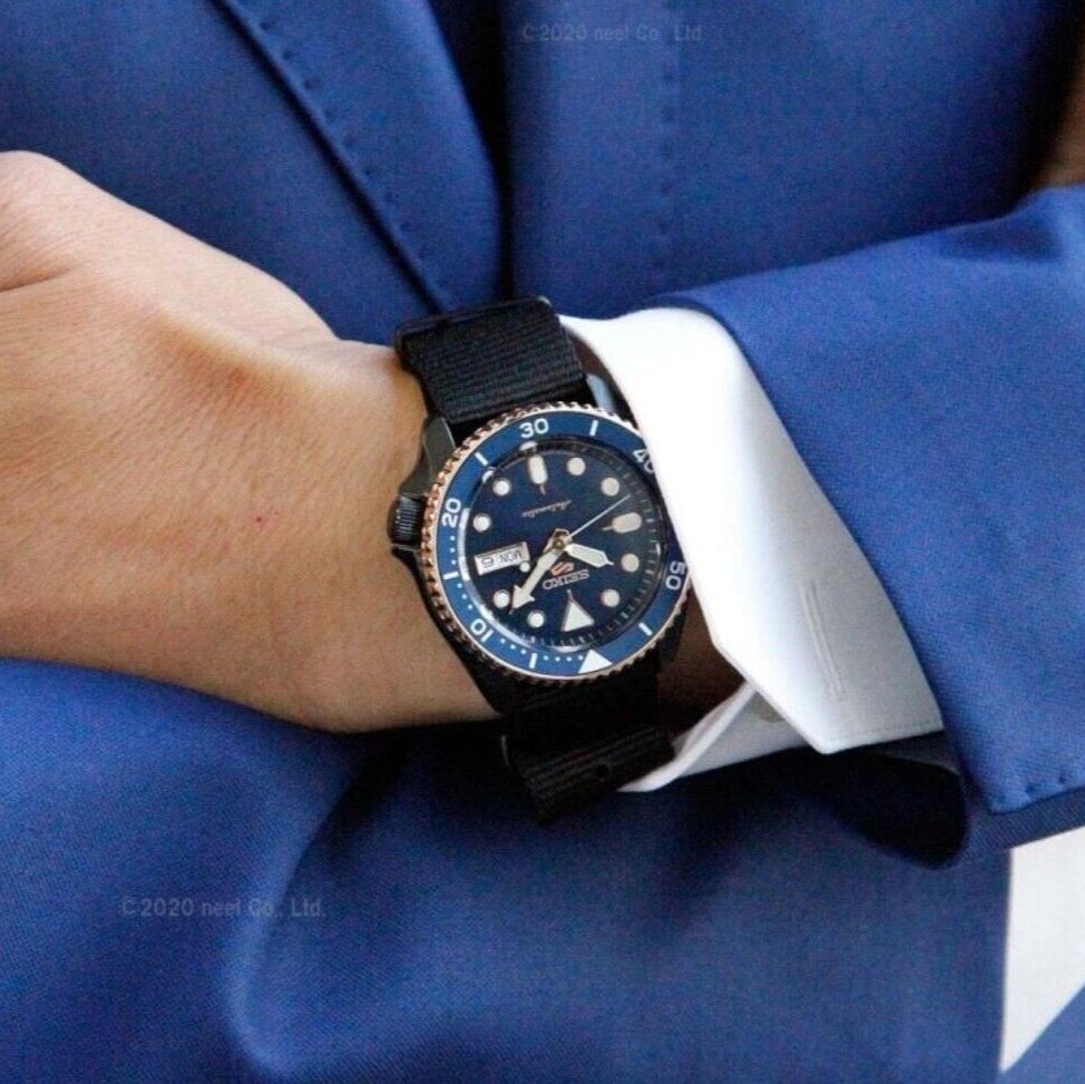 Seiko 5 Sports Automatic herenhorloge met blauwe wijzerplaat en zwarte NATO-band - SBSA098