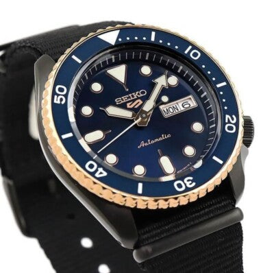 Seiko 5 Sports Automatic herenhorloge met blauwe wijzerplaat en zwarte NATO-band - SBSA098