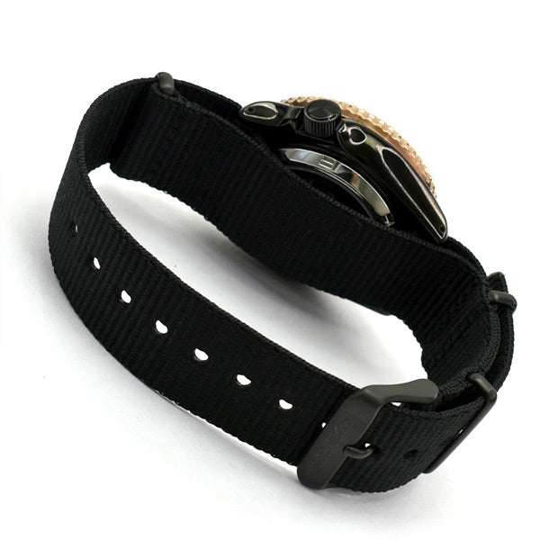 Seiko 5 Sports Automatic herenhorloge met blauwe wijzerplaat en zwarte NATO-band - SBSA098