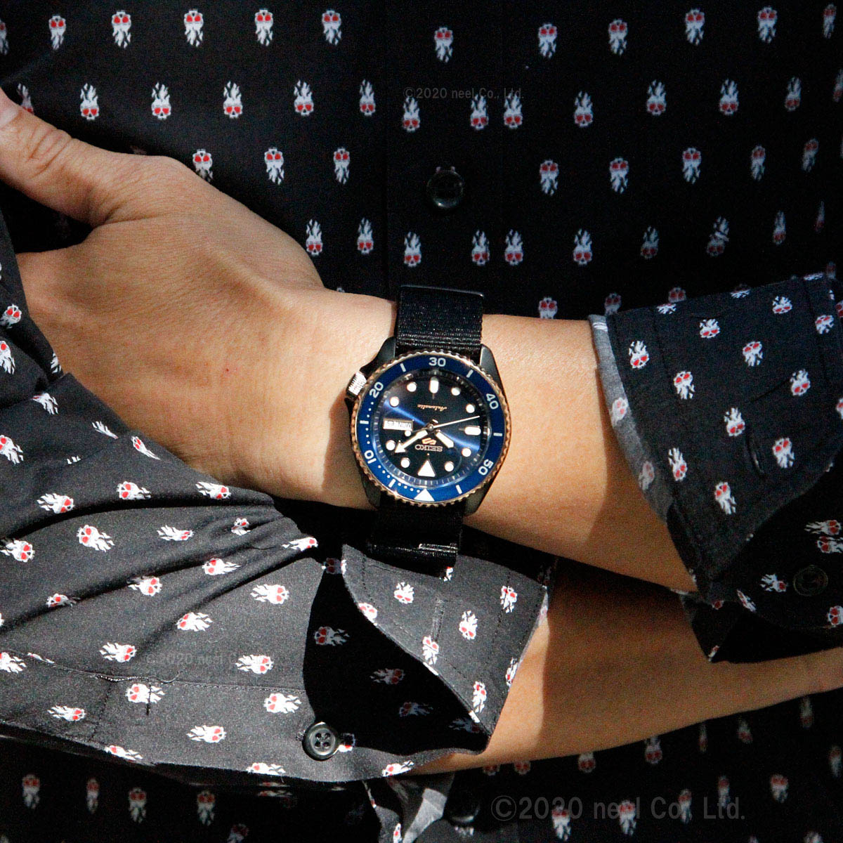 Seiko 5 Sports Automatic herenhorloge met blauwe wijzerplaat en zwarte NATO-band - SBSA098