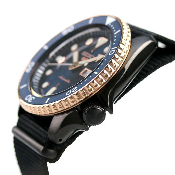 Seiko 5 Sports Automatic herenhorloge met blauwe wijzerplaat en zwarte NATO-band - SBSA098