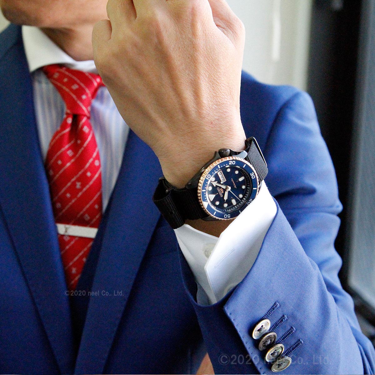 Seiko 5 Sports Automatic herenhorloge met blauwe wijzerplaat en zwarte NATO-band - SBSA098